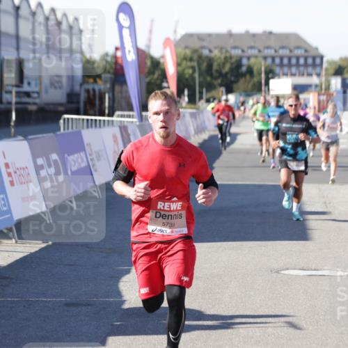 03.10.2025 - Köhlbrandbrückenlauf Jannik Wohlers http://msf.ph/oto/9114172 03.10.2025 13:01:50 Ziel 4162, 4206, 4257, 4258, 5671, 5692, 5718, 5739 meine-sportfotos.de