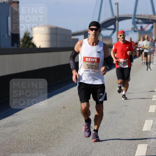 03.10.2025 - Köhlbrandbrückenlauf Strokosch-Dieckow http://msf.ph/oto/9114173 03.10.2025 12:44:48 Position 3 6718 meine-sportfotos.de