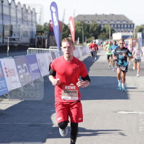 03.10.2025 - Köhlbrandbrückenlauf Jannik Wohlers http://msf.ph/oto/9114180 03.10.2025 13:01:50 Ziel 4162, 4206, 4257, 4258, 5671, 5692, 5718, 5739 meine-sportfotos.de