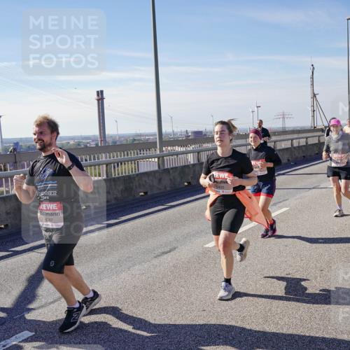 03.10.2025 - Köhlbrandbrückenlauf Michael Burmester http://msf.ph/oto/9114195 03.10.2025 12:55:49 Position 2 2025, 5387, 5400 meine-sportfotos.de