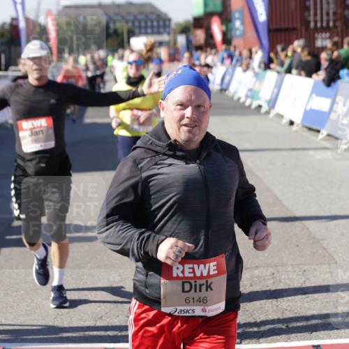 03.10.2025 - Köhlbrandbrückenlauf Jannik Wohlers http://msf.ph/oto/9114196 03.10.2025 13:32:11 Ziel 4443, 4985, 5155, 5238, 5246, 5247, 5248, 5354, 5820, 5921, 5922, 5923, 6076, 6126, 6146, 6287, 6304, 6460 meine-sportfotos.de