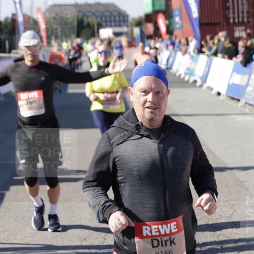 03.10.2025 - Köhlbrandbrückenlauf Jannik Wohlers http://msf.ph/oto/9114202 03.10.2025 13:32:11 Ziel 4443, 4985, 5155, 5238, 5246, 5247, 5248, 5354, 5820, 5921, 5922, 5923, 6076, 6126, 6146, 6287, 6304, 6460 meine-sportfotos.de