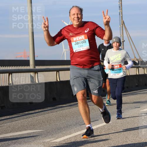 03.10.2025 - Köhlbrandbrückenlauf Strokosch-Dieckow http://msf.ph/oto/9114204 03.10.2025 09:48:58 Position 2 1388, 2841, 1169 meine-sportfotos.de