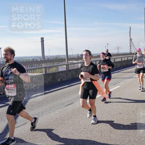 03.10.2025 - Köhlbrandbrückenlauf Michael Burmester http://msf.ph/oto/9114205 03.10.2025 12:55:49 Position 2 20, 5, 5387, 5400 meine-sportfotos.de