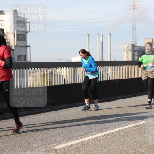 03.10.2025 - Köhlbrandbrückenlauf Lena Gebhardt http://msf.ph/oto/9114210 03.10.2025 10:17:29 Position 2 2545, 2517, 3195, 3370 meine-sportfotos.de