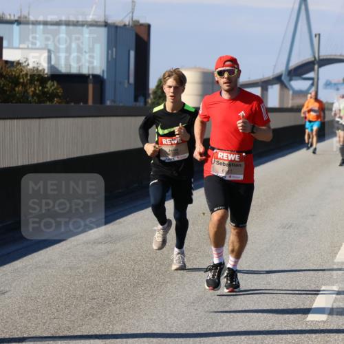 03.10.2025 - Köhlbrandbrückenlauf Strokosch-Dieckow http://msf.ph/oto/9114213 03.10.2025 12:44:53 Position 3 11, 6715, 6611, 4518 meine-sportfotos.de