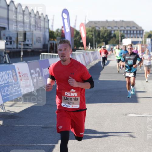 03.10.2025 - Köhlbrandbrückenlauf Jannik Wohlers http://msf.ph/oto/9114215 03.10.2025 13:01:50 Ziel 4162, 4206, 4257, 4258, 5671, 5692, 5718, 5739 meine-sportfotos.de