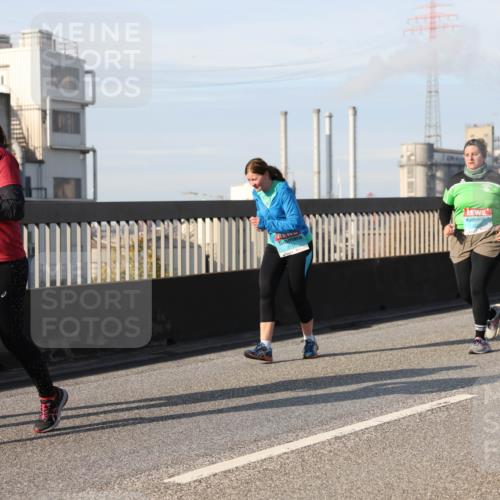 03.10.2025 - Köhlbrandbrückenlauf Lena Gebhardt http://msf.ph/oto/9114220 03.10.2025 10:17:29 Position 2 2545, 2517, 3195, 3370 meine-sportfotos.de