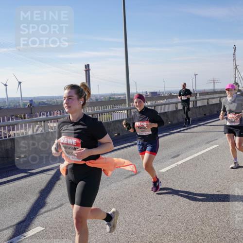 03.10.2025 - Köhlbrandbrückenlauf Michael Burmester http://msf.ph/oto/9114222 03.10.2025 12:55:49 Position 2 5400 meine-sportfotos.de