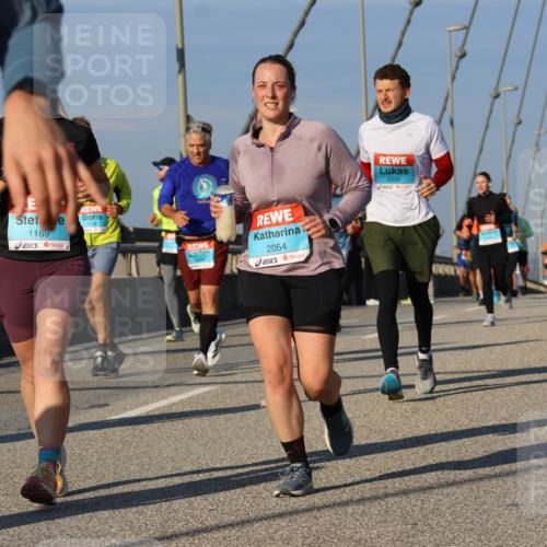 03.10.2025 - Köhlbrandbrückenlauf Strokosch-Dieckow http://msf.ph/oto/9114223 03.10.2025 09:49:00 Position 2 1768, 1169, 2054, 3208 meine-sportfotos.de