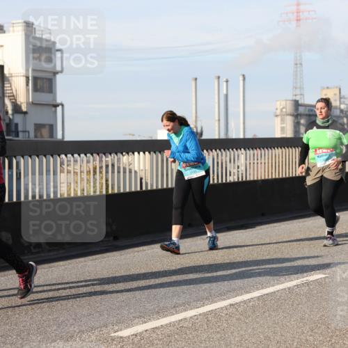 03.10.2025 - Köhlbrandbrückenlauf Lena Gebhardt http://msf.ph/oto/9114230 03.10.2025 10:17:29 Position 2 45, 2517, 3195, 3370 meine-sportfotos.de