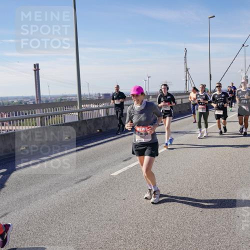 03.10.2025 - Köhlbrandbrückenlauf Michael Burmester http://msf.ph/oto/9114242 03.10.2025 12:55:50 Position 2 5401 meine-sportfotos.de