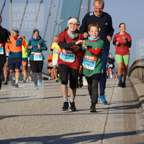 03.10.2025 - Köhlbrandbrückenlauf Strokosch-Dieckow http://msf.ph/oto/9114244 03.10.2025 09:49:02 Position 2 1204, 3500, 3499 meine-sportfotos.de
