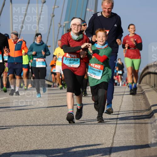 03.10.2025 - Köhlbrandbrückenlauf Strokosch-Dieckow http://msf.ph/oto/9114247 03.10.2025 09:49:02 Position 2 1204, 3500, 3499 meine-sportfotos.de