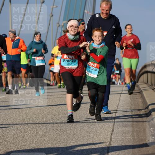 03.10.2025 - Köhlbrandbrückenlauf Strokosch-Dieckow http://msf.ph/oto/9114252 03.10.2025 09:49:02 Position 2 1204, 3500, 3499 meine-sportfotos.de