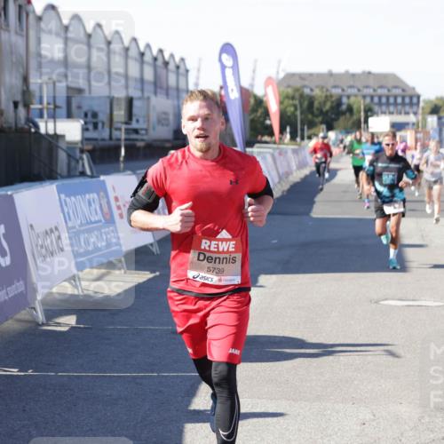 03.10.2025 - Köhlbrandbrückenlauf Jannik Wohlers http://msf.ph/oto/9114253 03.10.2025 13:01:50 Ziel 4162, 4206, 4257, 4258, 5671, 5692, 5718, 5739 meine-sportfotos.de