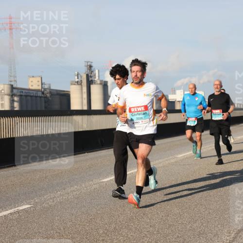 03.10.2025 - Köhlbrandbrückenlauf Lena Gebhardt http://msf.ph/oto/9114254 03.10.2025 09:43:07 Position 2 3338 meine-sportfotos.de