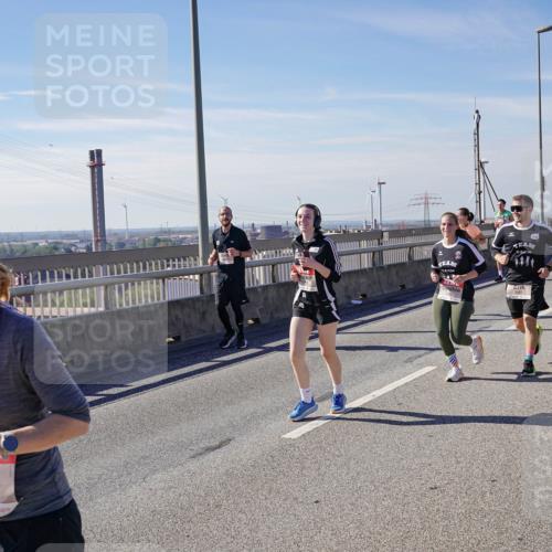03.10.2025 - Köhlbrandbrückenlauf Michael Burmester http://msf.ph/oto/9114259 03.10.2025 12:55:51 Position 2 6027 meine-sportfotos.de