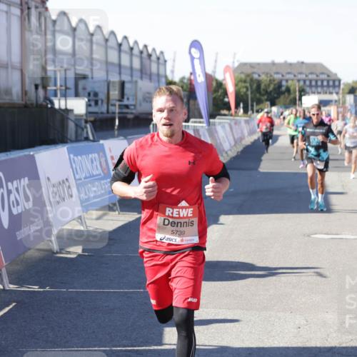 03.10.2025 - Köhlbrandbrückenlauf Jannik Wohlers http://msf.ph/oto/9114263 03.10.2025 13:01:50 Ziel 4162, 4206, 4257, 4258, 5671, 5692, 5718, 5739 meine-sportfotos.de