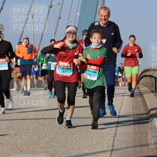 03.10.2025 - Köhlbrandbrückenlauf Strokosch-Dieckow http://msf.ph/oto/9114274 03.10.2025 09:49:03 Position 2 1204, 3500, 3499 meine-sportfotos.de