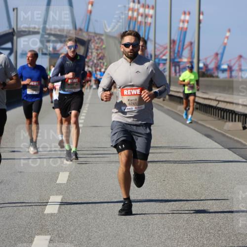 03.10.2025 - Köhlbrandbrückenlauf Strokosch-Dieckow http://msf.ph/oto/9114277 03.10.2025 12:45:03 Position 3 10, 6717, 1, 6741 meine-sportfotos.de
