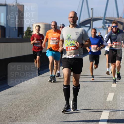 03.10.2025 - Köhlbrandbrückenlauf Strokosch-Dieckow http://msf.ph/oto/9114285 03.10.2025 12:45:04 Position 3 4394, 6717, 10, 674 meine-sportfotos.de