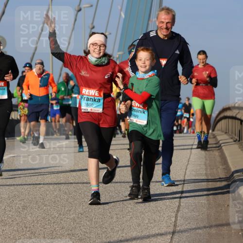03.10.2025 - Köhlbrandbrückenlauf Strokosch-Dieckow http://msf.ph/oto/9114290 03.10.2025 09:49:03 Position 2 1204, 3500, 8499 meine-sportfotos.de