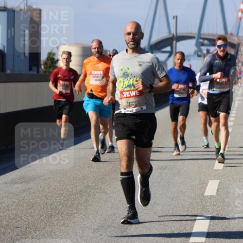 03.10.2025 - Köhlbrandbrückenlauf Strokosch-Dieckow http://msf.ph/oto/9114292 03.10.2025 12:45:04 Position 3 10, 4394, 6717, 6741 meine-sportfotos.de
