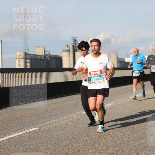 03.10.2025 - Köhlbrandbrückenlauf Lena Gebhardt http://msf.ph/oto/9114294 03.10.2025 09:43:07 Position 2 3338 meine-sportfotos.de