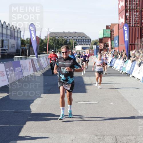 03.10.2025 - Köhlbrandbrückenlauf Jannik Wohlers http://msf.ph/oto/9114297 03.10.2025 13:01:52 Ziel 4025, 4162, 4206, 4258, 4543, 5671, 5692, 5718, 5739 meine-sportfotos.de