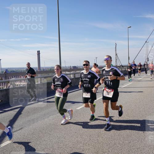 03.10.2025 - Köhlbrandbrückenlauf Michael Burmester http://msf.ph/oto/9114301 03.10.2025 12:55:53 Position 2 4338 meine-sportfotos.de