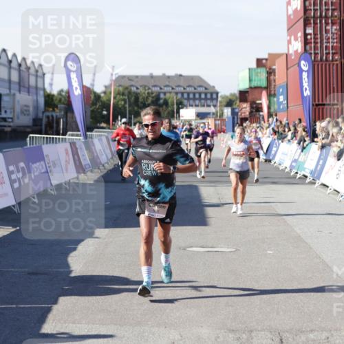 03.10.2025 - Köhlbrandbrückenlauf Jannik Wohlers http://msf.ph/oto/9114306 03.10.2025 13:01:52 Ziel 4025, 4162, 4206, 4258, 4543, 5671, 5692, 5718, 5739 meine-sportfotos.de