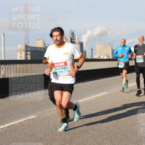 03.10.2025 - Köhlbrandbrückenlauf Lena Gebhardt http://msf.ph/oto/9114316 03.10.2025 09:43:07 Position 2 3338 meine-sportfotos.de