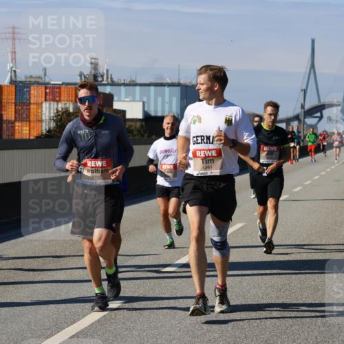 03.10.2025 - Köhlbrandbrückenlauf Strokosch-Dieckow http://msf.ph/oto/9114317 03.10.2025 12:45:09 Position 3 5775, 4251, 4126 meine-sportfotos.de