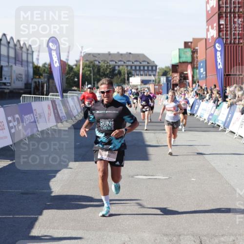 03.10.2025 - Köhlbrandbrückenlauf Jannik Wohlers http://msf.ph/oto/9114318 03.10.2025 13:01:52 Ziel 4025, 4162, 4206, 4258, 4543, 5671, 5692, 5718, 5739 meine-sportfotos.de