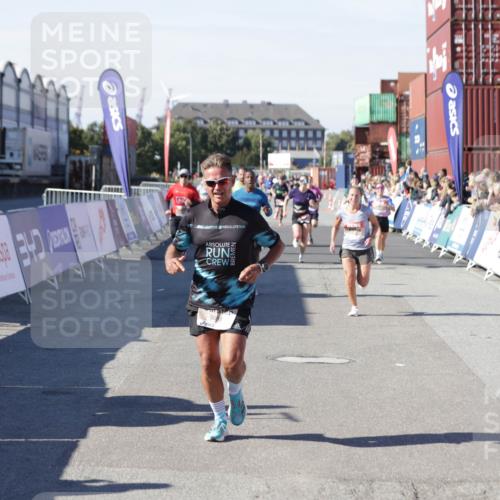 03.10.2025 - Köhlbrandbrückenlauf Jannik Wohlers http://msf.ph/oto/9114326 03.10.2025 13:01:53 Ziel 4025, 4118, 4162, 4206, 4258, 4543, 5671, 5692, 5718, 5739, 6235 meine-sportfotos.de