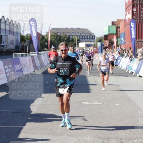 03.10.2025 - Köhlbrandbrückenlauf Jannik Wohlers http://msf.ph/oto/9114331 03.10.2025 13:01:53 Ziel 4025, 4118, 4162, 4206, 4258, 4543, 5671, 5692, 5718, 5739, 6235 meine-sportfotos.de