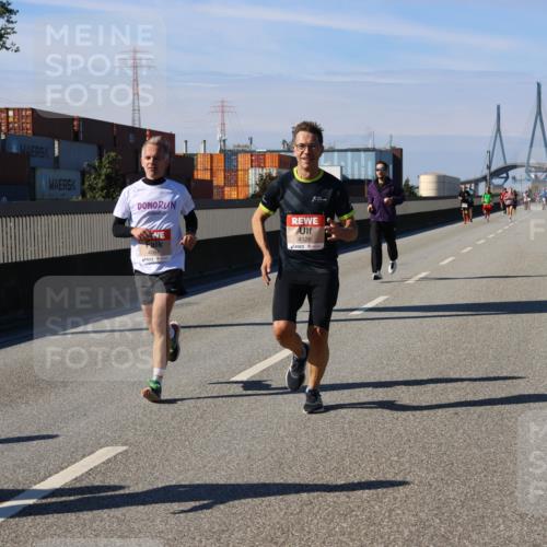 03.10.2025 - Köhlbrandbrückenlauf Strokosch-Dieckow http://msf.ph/oto/9114335 03.10.2025 12:45:12 Position 3 4084, 4126 meine-sportfotos.de