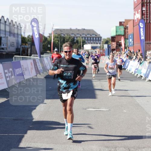 03.10.2025 - Köhlbrandbrückenlauf Jannik Wohlers http://msf.ph/oto/9114338 03.10.2025 13:01:53 Ziel 4025, 4118, 4162, 4206, 4258, 4543, 5671, 5692, 5718, 5739, 6235 meine-sportfotos.de