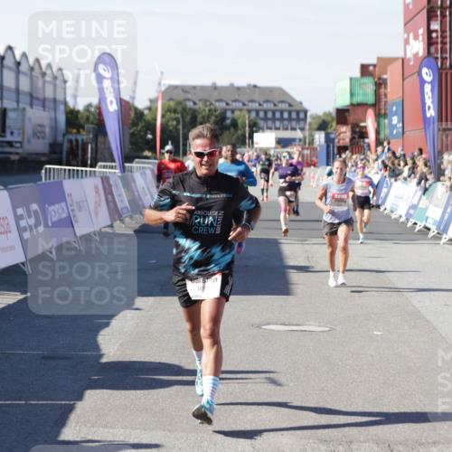 03.10.2025 - Köhlbrandbrückenlauf Jannik Wohlers http://msf.ph/oto/9114344 03.10.2025 13:01:53 Ziel 4025, 4118, 4162, 4206, 4258, 4543, 5671, 5692, 5718, 5739, 6235 meine-sportfotos.de