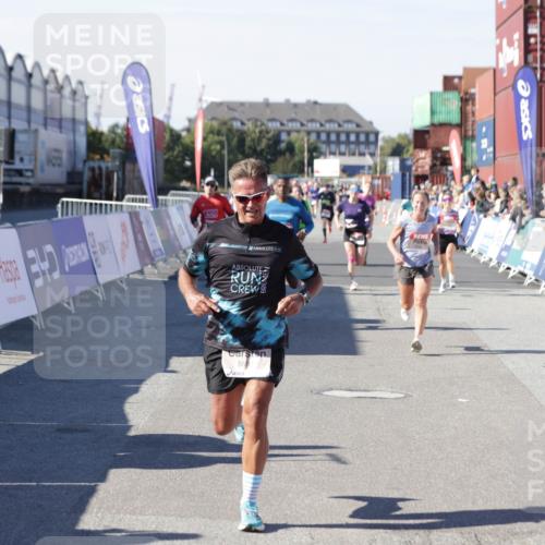 03.10.2025 - Köhlbrandbrückenlauf Jannik Wohlers http://msf.ph/oto/9114358 03.10.2025 13:01:53 Ziel 4025, 4118, 4162, 4206, 4258, 4543, 5671, 5692, 5718, 5739, 6235 meine-sportfotos.de