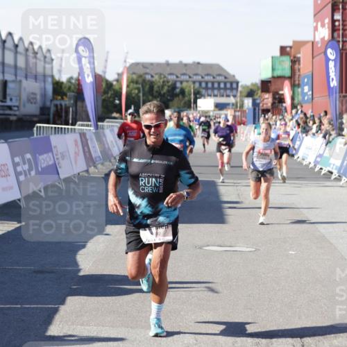 03.10.2025 - Köhlbrandbrückenlauf Jannik Wohlers http://msf.ph/oto/9114364 03.10.2025 13:01:53 Ziel 4025, 4118, 4162, 4206, 4258, 4543, 5671, 5692, 5718, 5739, 6235 meine-sportfotos.de