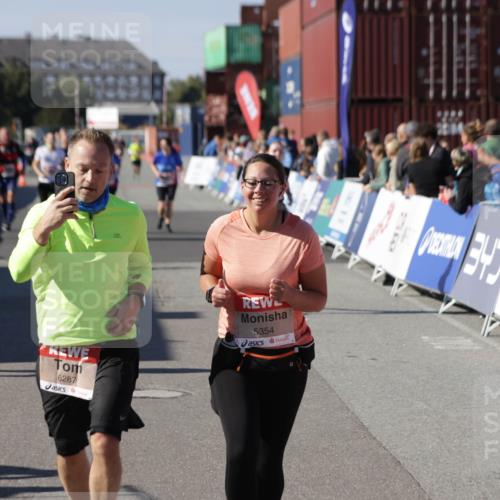03.10.2025 - Köhlbrandbrückenlauf Jannik Wohlers http://msf.ph/oto/9114368 03.10.2025 13:32:15 Ziel 4443, 4578, 4985, 5155, 5238, 5246, 5247, 5248, 5354, 5820, 5921, 5922, 5923, 6146, 6287, 6304, 6460 meine-sportfotos.de