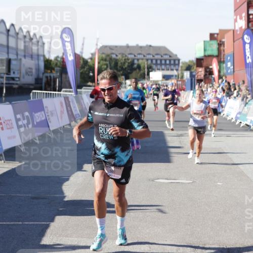 03.10.2025 - Köhlbrandbrückenlauf Jannik Wohlers http://msf.ph/oto/9114375 03.10.2025 13:01:53 Ziel 4025, 4118, 4162, 4206, 4258, 4543, 5671, 5692, 5718, 5739, 6235 meine-sportfotos.de