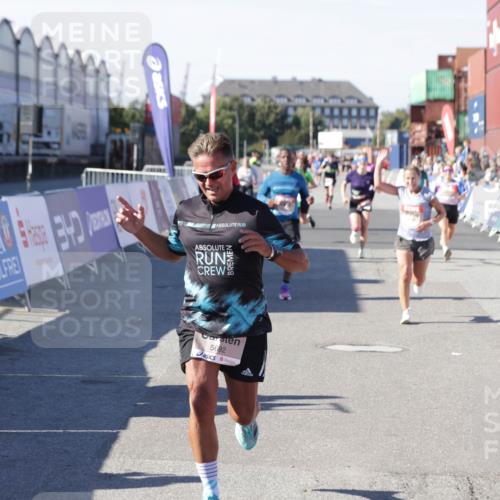 03.10.2025 - Köhlbrandbrückenlauf Jannik Wohlers http://msf.ph/oto/9114395 03.10.2025 13:01:53 Ziel 4025, 4118, 4162, 4206, 4258, 4543, 5671, 5692, 5718, 5739, 6235 meine-sportfotos.de