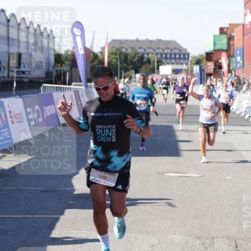 03.10.2025 - Köhlbrandbrückenlauf Jannik Wohlers http://msf.ph/oto/9114398 03.10.2025 13:01:53 Ziel 4025, 4118, 4162, 4206, 4258, 4543, 5671, 5692, 5718, 5739, 6235 meine-sportfotos.de
