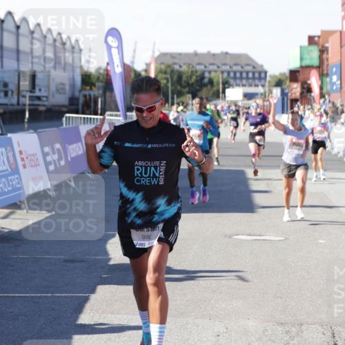 03.10.2025 - Köhlbrandbrückenlauf Jannik Wohlers http://msf.ph/oto/9114406 03.10.2025 13:01:53 Ziel 4025, 4118, 4162, 4206, 4258, 4543, 5671, 5692, 5718, 5739, 6235 meine-sportfotos.de