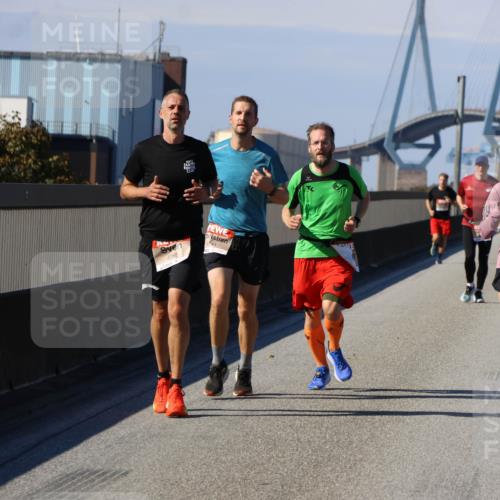 03.10.2025 - Köhlbrandbrückenlauf Strokosch-Dieckow http://msf.ph/oto/9114408 03.10.2025 12:45:25 Position 3 4368, 4148 meine-sportfotos.de