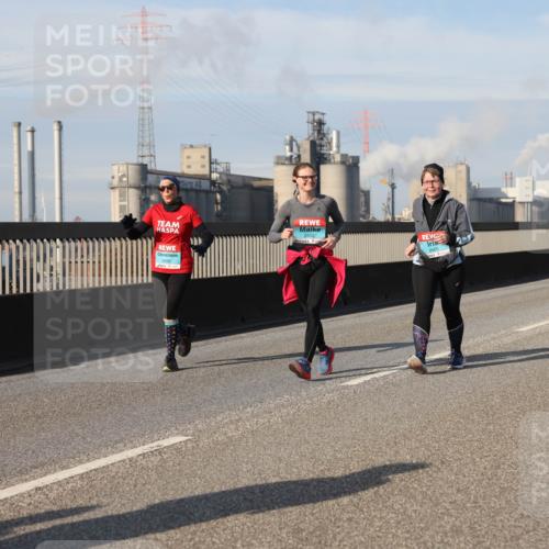 03.10.2025 - Köhlbrandbrückenlauf Lena Gebhardt http://msf.ph/oto/9114415 03.10.2025 10:17:32 Position 2 2452, 2665 meine-sportfotos.de