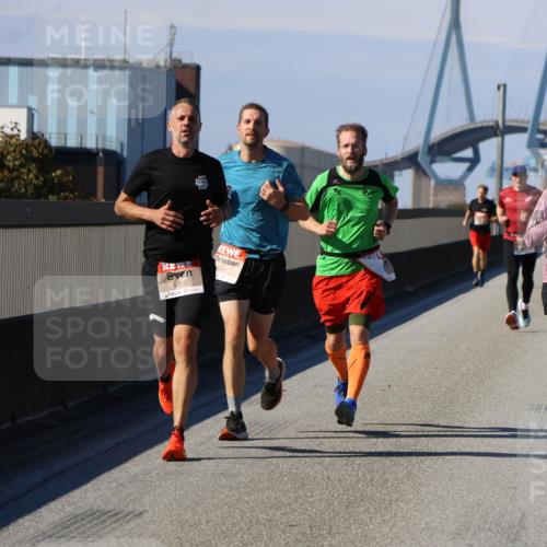 03.10.2025 - Köhlbrandbrückenlauf Strokosch-Dieckow http://msf.ph/oto/9114417 03.10.2025 12:45:26 Position 3 4368, 4241, 4148 meine-sportfotos.de